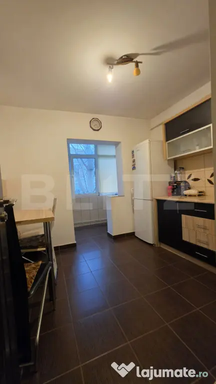 Apartament 3 camere, Decomandat, zona Soarelui