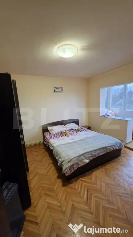 Apartament 3 camere, Decomandat, zona Soarelui