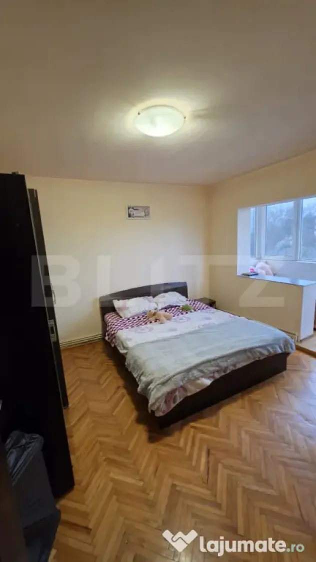 Apartament 3 camere, Decomandat, zona Soarelui