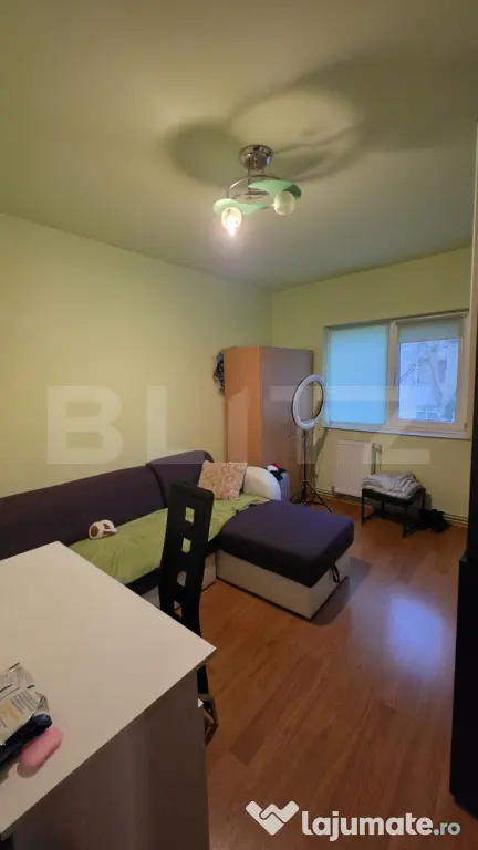 Apartament 3 camere, Decomandat, zona Soarelui
