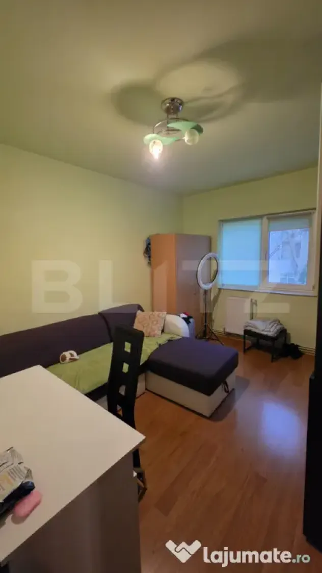 Apartament 3 camere, Decomandat, zona Soarelui
