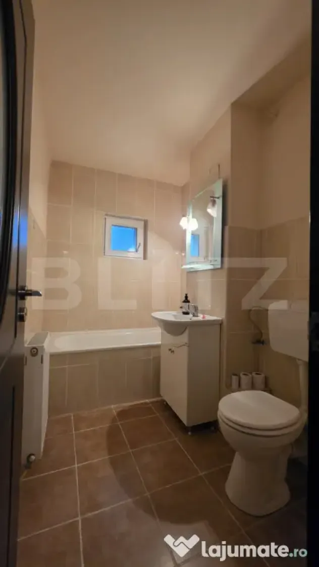 Apartament 3 camere, Decomandat, zona Soarelui