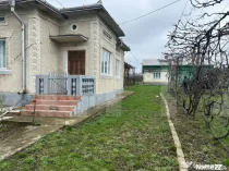 Casă din caramida, cu teren 5810 mp - Calinesti