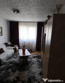 Apartament 3 camere, semidecomandat - zona Noua
