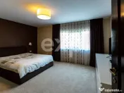 Casă/Vilă duplex cu 5 camere de vânzare, strada 9 Mai- zo 