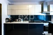 Casă/Vilă duplex cu 5 camere de vânzare, strada 9 Mai- zo