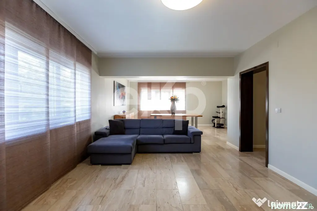 Casă/Vilă duplex cu 5 camere de vânzare, strada 9 Mai- zo