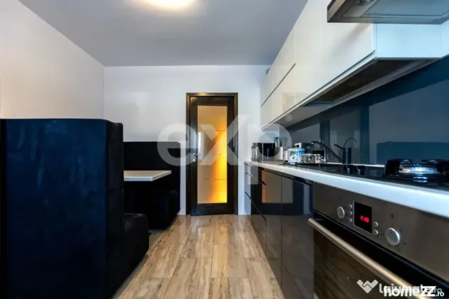 Casă/Vilă duplex cu 5 camere de vânzare, strada 9 Mai- zo