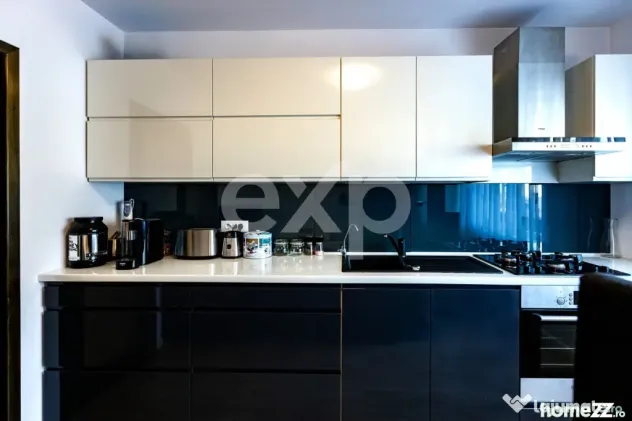 Casă/Vilă duplex cu 5 camere de vânzare, strada 9 Mai- zo