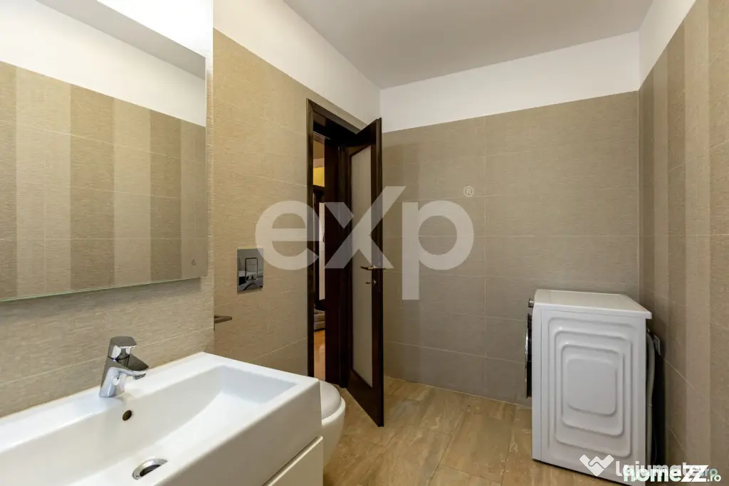Casă/Vilă duplex cu 5 camere de vânzare, strada 9 Mai- zo