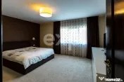 Casă/Vilă duplex cu 5 camere de vânzare, strada 9 Mai- zo