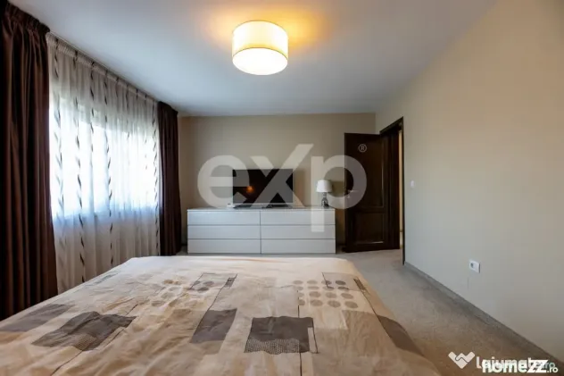 Casă/Vilă duplex cu 5 camere de vânzare, strada 9 Mai- zo