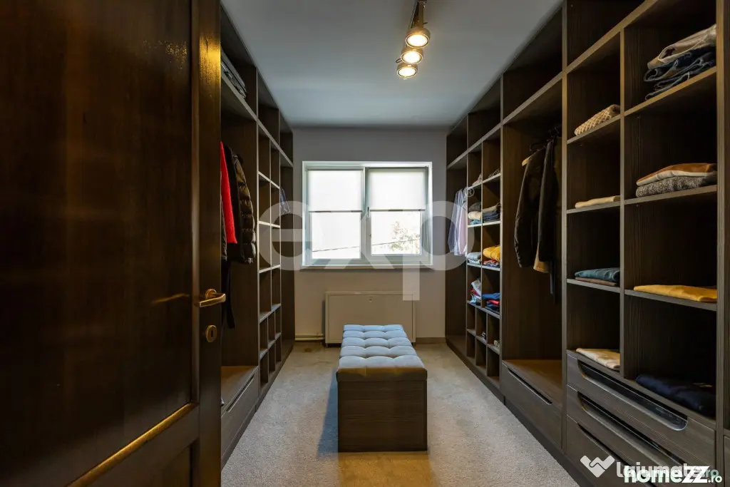 Casă/Vilă duplex cu 5 camere de vânzare, strada 9 Mai- zo