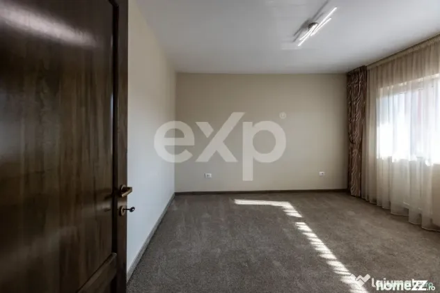 Casă/Vilă duplex cu 5 camere de vânzare, strada 9 Mai- zo