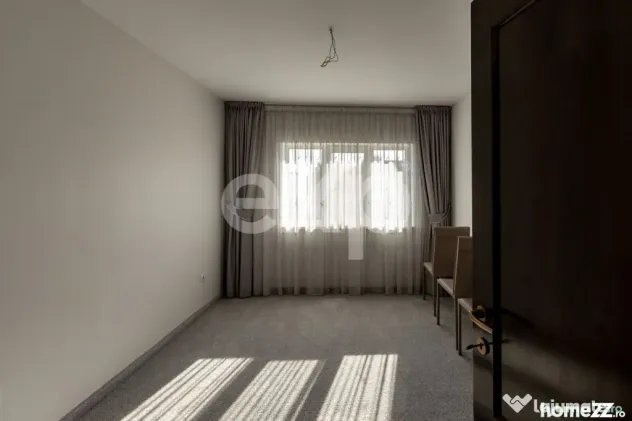 Casă/Vilă duplex cu 5 camere de vânzare, strada 9 Mai- zo