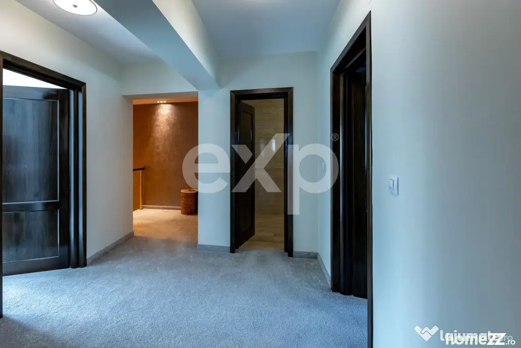Casă/Vilă duplex cu 5 camere de vânzare, strada 9 Mai- zo