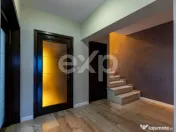 Casă/Vilă duplex cu 5 camere de vânzare, strada 9 Mai- zo 