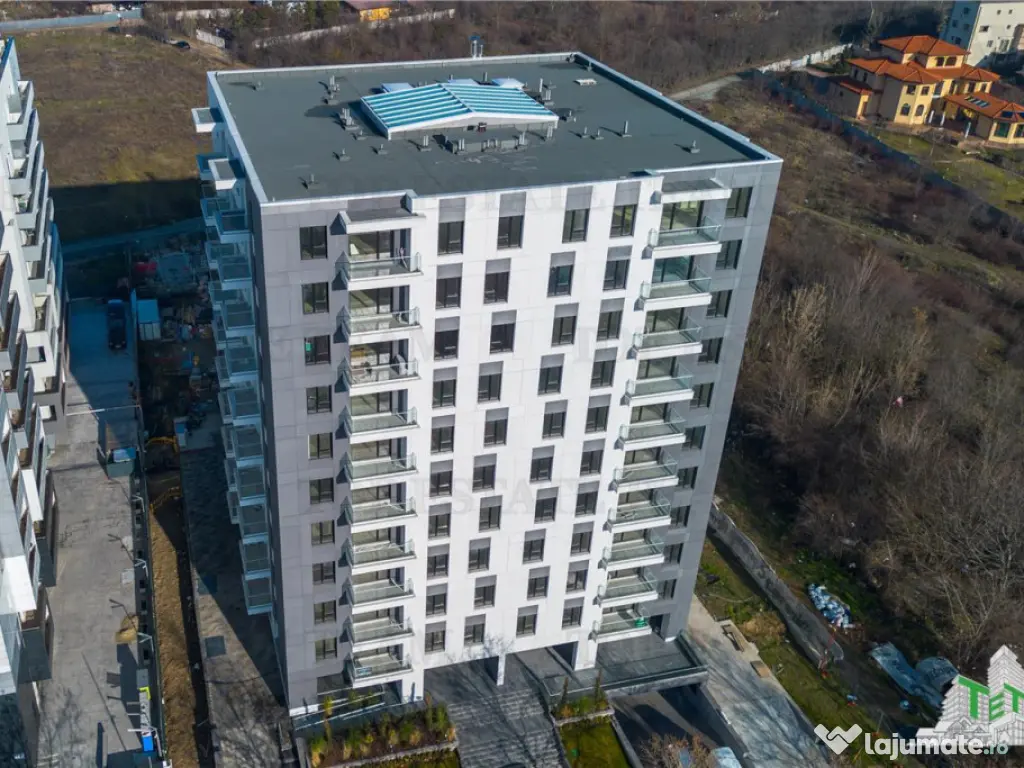 Apartament 3 camere cu terasa 20 mp