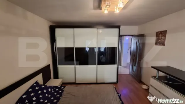 Apartament 3 camere decomandat, etaj 4, balcon, izolat – M