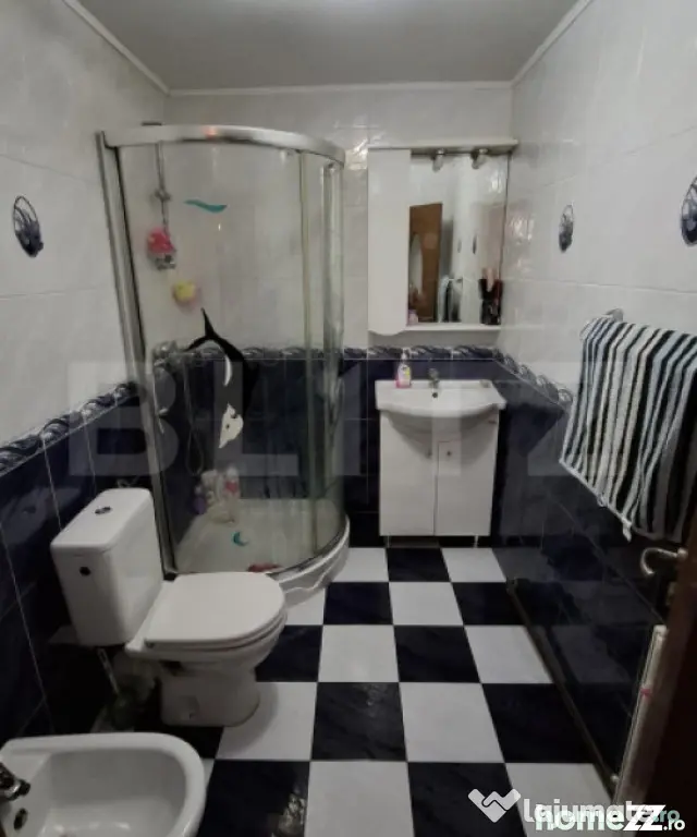 Apartament 3 camere decomandat, etaj 4, balcon, izolat – M