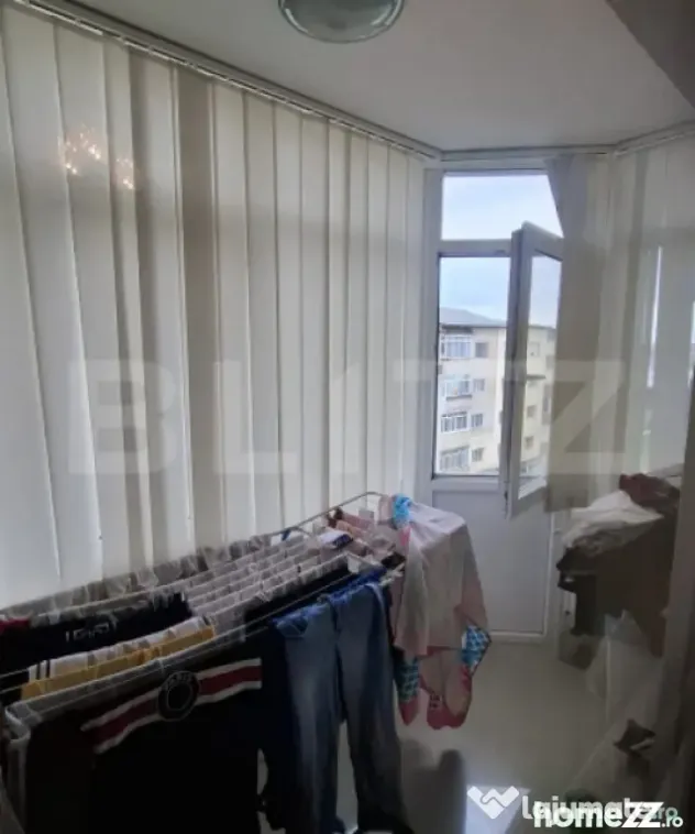 Apartament 3 camere decomandat, etaj 4, balcon, izolat – M