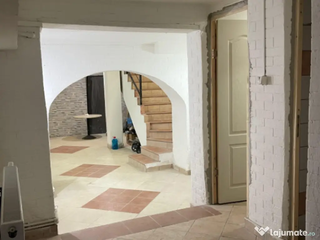 Spațiu comercial de închiriat, 104 mp, zonă Central