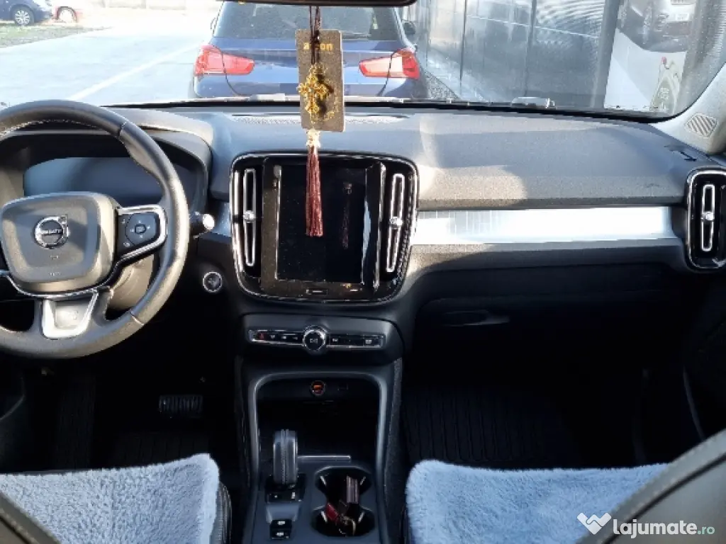 Volvo XC 40 T4 Momentum Urgent vând