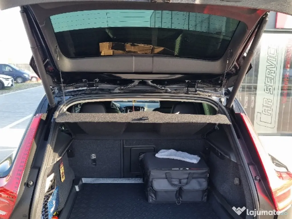 Volvo XC 40 T4 Momentum Urgent vând