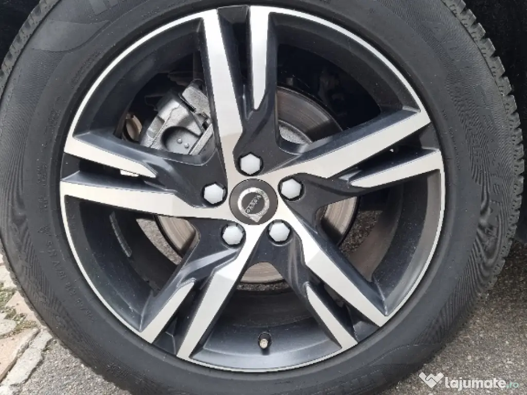 Volvo XC 40 T4 Momentum Urgent vând