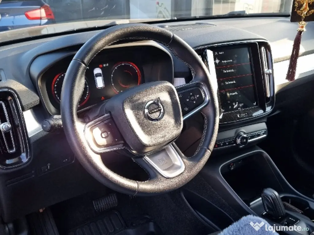 Volvo XC 40 T4 Momentum Urgent vând