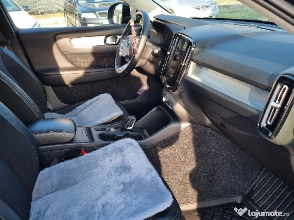Volvo XC 40 T4 Momentum Urgent vând