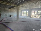 Cladire 240mp cu 2 spatii comerciale la inchiriat in centru 