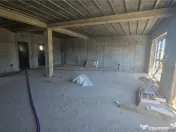 Cladire 240mp cu 2 spatii comerciale la inchiriat in centru 