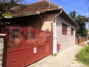 Teren intravilan generos + 2 case – 15.277 mp, front 30 m, 