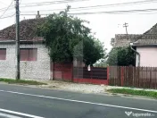 Teren intravilan generos + 2 case – 15.277 mp, front 30 m, 