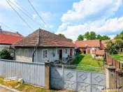 Casa traditionala din lemn, cu sura din piatra, Arcus, Covas 