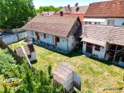 Casa traditionala din lemn, cu sura din piatra, Arcus, Covas 