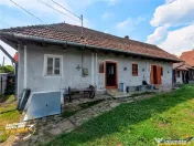 Casa traditionala din lemn, cu sura din piatra, Arcus, Covas 