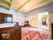 Casa traditionala din lemn, cu sura din piatra, Arcus, Covas 