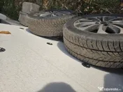 Vând roți Nissan cu anvelope de iarnă 18 inch 
