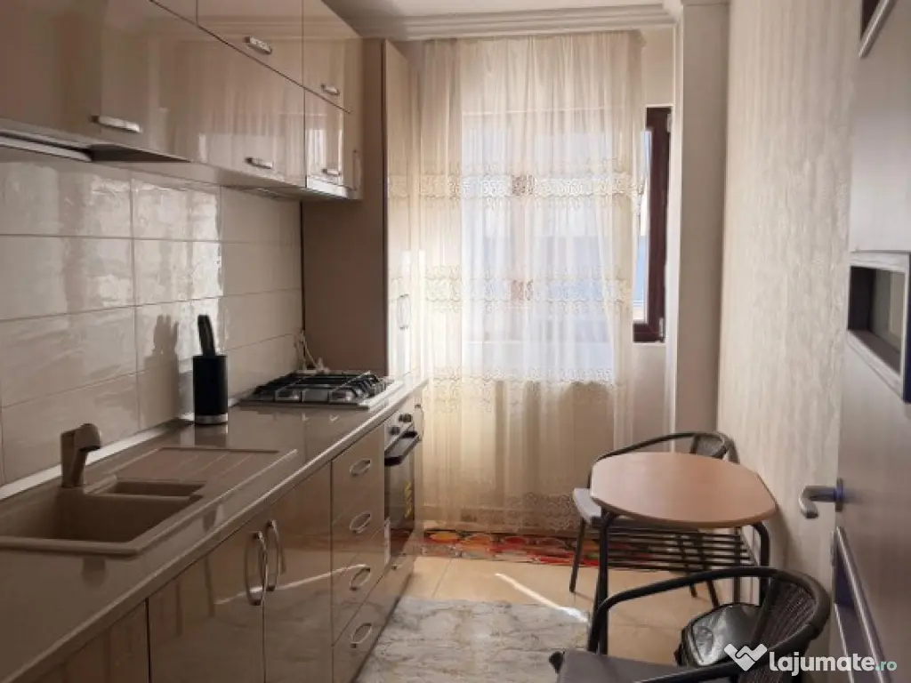 Inchiriere apartament 2 camere decomandat