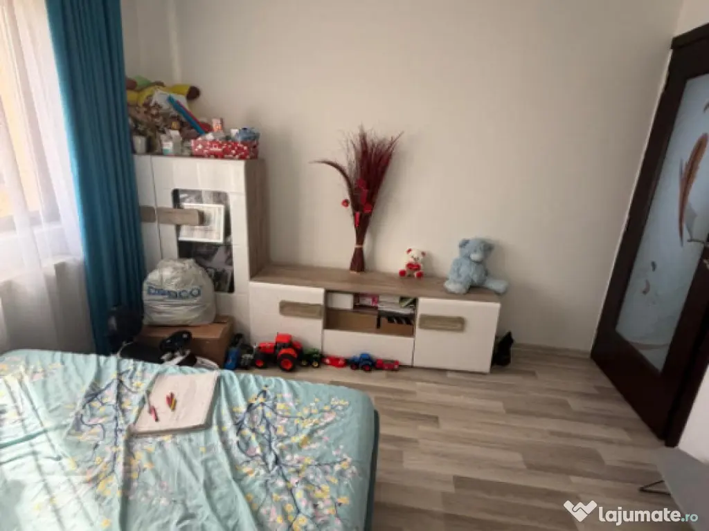 Apartament decomandat etajul 1/4 in K-uri, Filiasi.