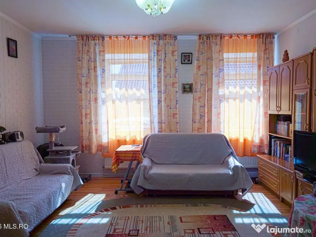 Lunei - Ion Neculce, 2 Apartamente. Mansarda 157 mp. Anex...