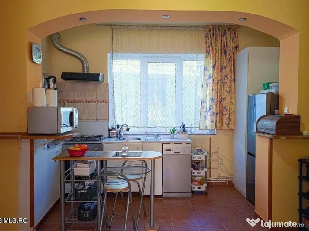 Lunei - Ion Neculce, 2 Apartamente. Mansarda 157 mp. Anex...