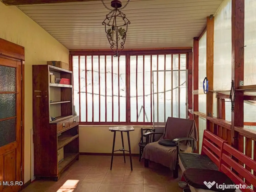 Lunei - Ion Neculce, 2 Apartamente. Mansarda 157 mp. Anex...