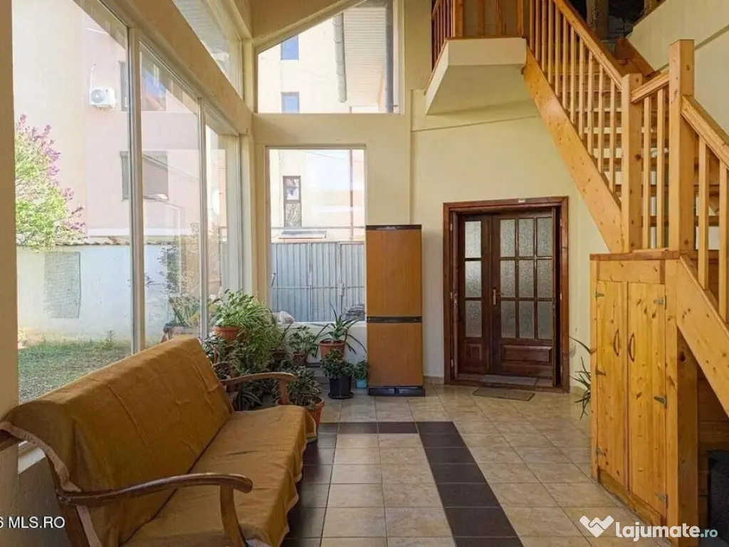 Lunei - Ion Neculce, 2 Apartamente. Mansarda 157 mp. Anex...