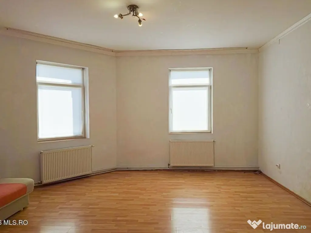 Lunei - Ion Neculce, 2 Apartamente. Mansarda 157 mp. Anex...