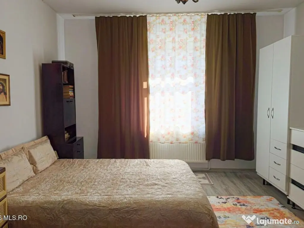 Lunei - Ion Neculce, 2 Apartamente. Mansarda 157 mp. Anex...