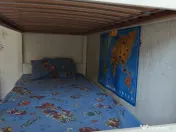 Vând pat supraetajat cu două saltele 