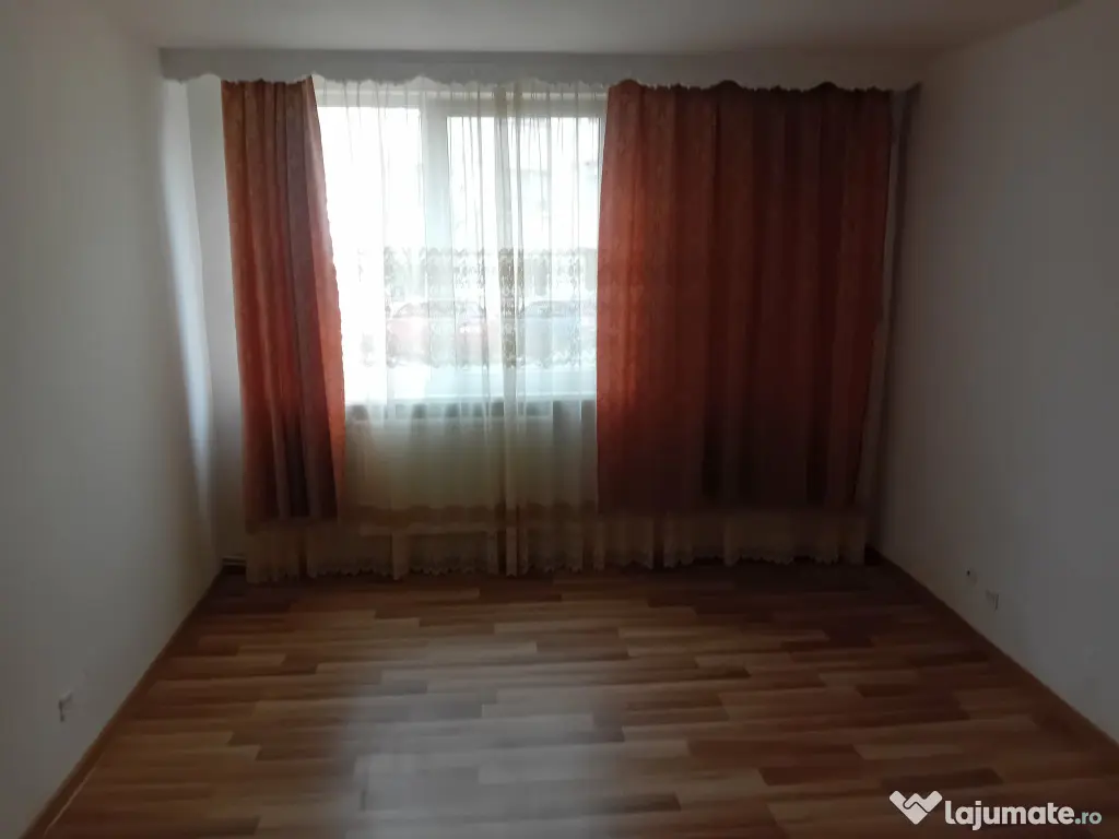 Apartament o Camera ultracentral 40mp parter bloc nou centrala termopan decomandat